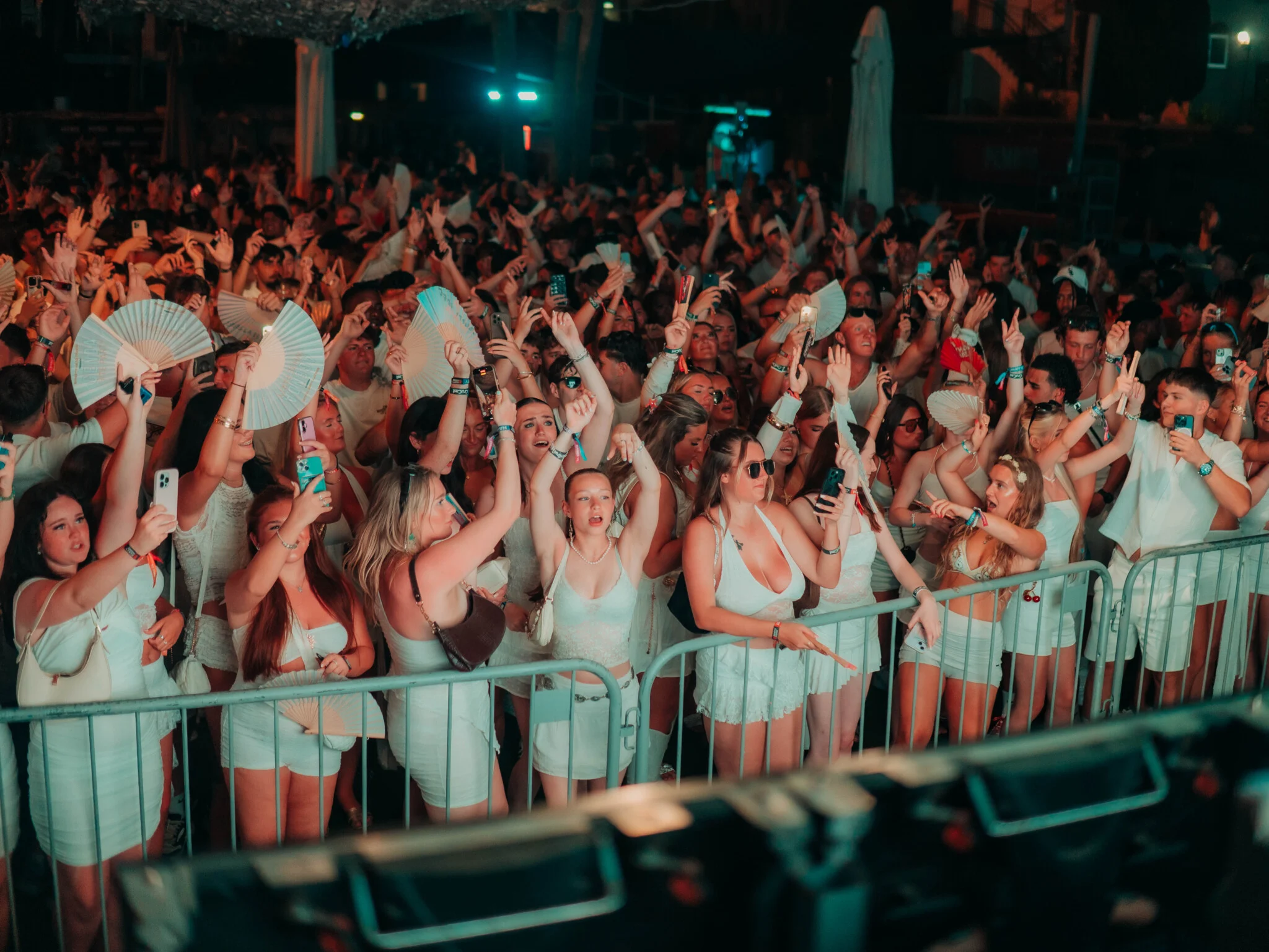 Agenda White Party