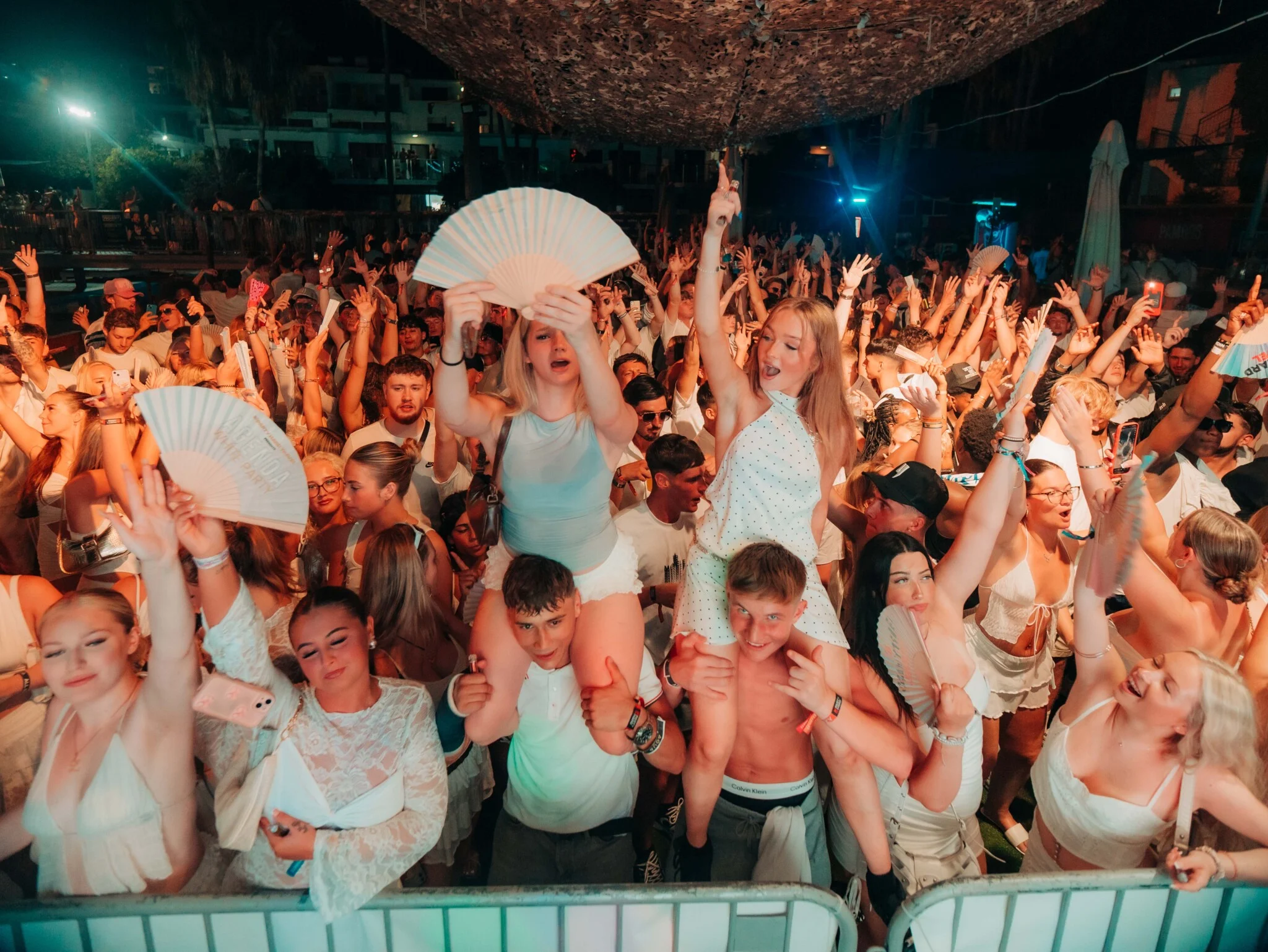 Agenda White Party