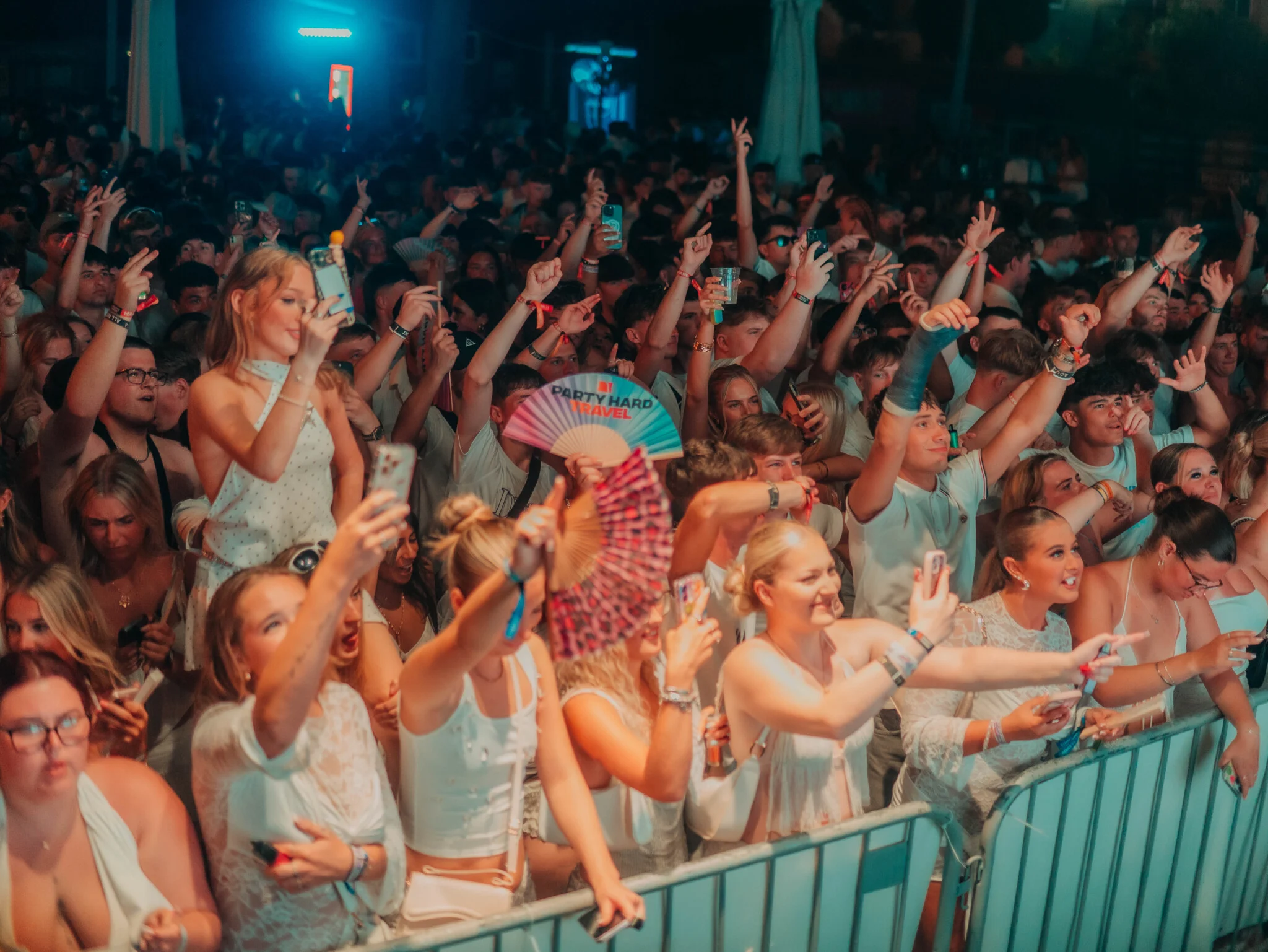 Agenda White Party